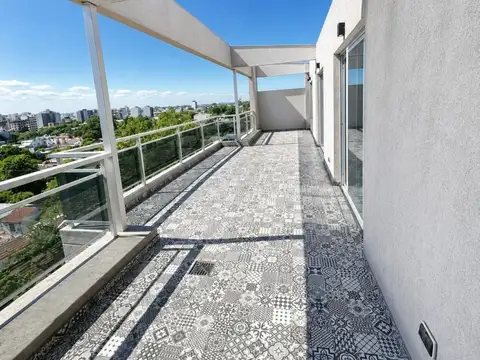 OPORTUNIDAD 4 AMBIENTES MORON CENTRO CON 3 COCHERAS !