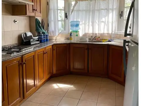 Casa en Alquiler con 2 cocheras