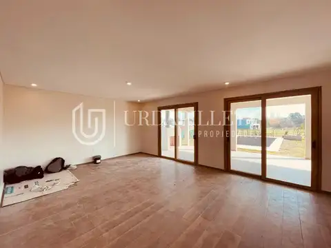 Casa 6 ambientes con 4 baños