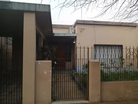 Casa en venta c/ cochera en Merlo