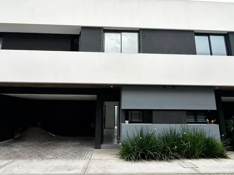 DUPLEX EN VENTA LOS HORNOS 2 DORMITORIOS COCHERA