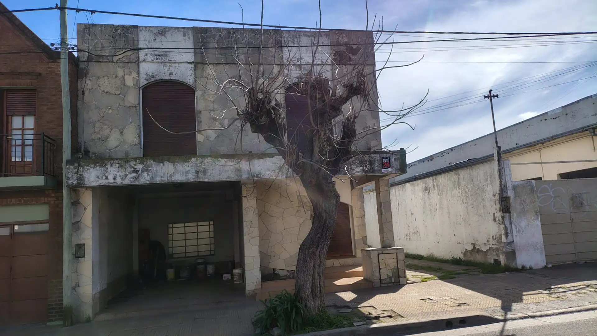 Casa a reciclar con amplio lote y gran potencial – Constitución al 1400