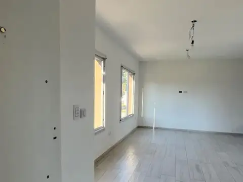 Depto Tipo Casa 4 ambientes con 3 baños