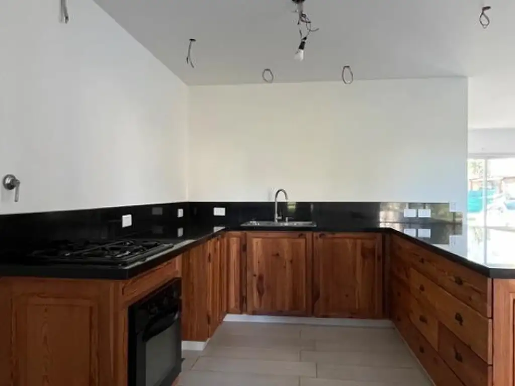 Depto Tipo Casa en Alvarez Del Bosque de 3 dormitorios