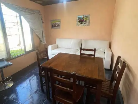 Casa 2 ambientes con 1 baño
