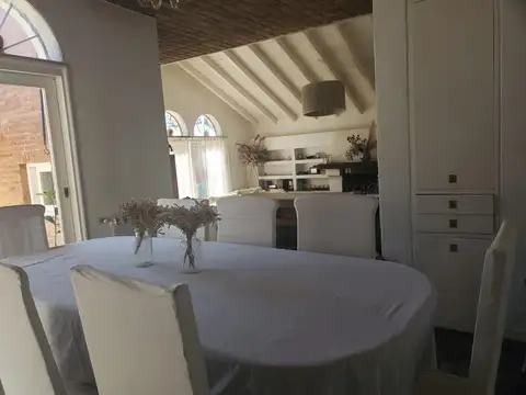 Casa 5 ambientes con 3 baños