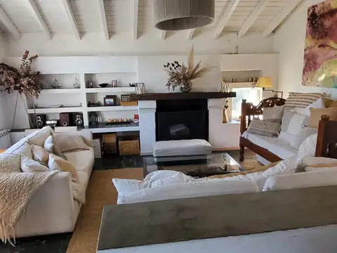 Casa en Alquiler en Newman Club, USD 3.900