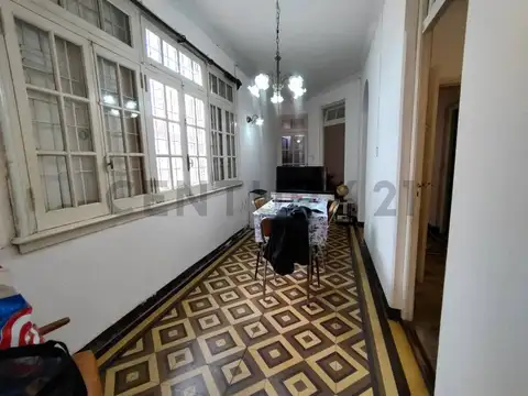 Casa 6 ambientes con 3 baños