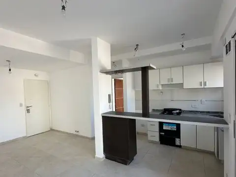 Paunero 1000, Piso 1