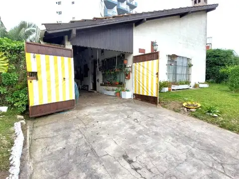 Casa + Monoambiente en PH - Venta - Villa Gesell - GAS NATURAL
