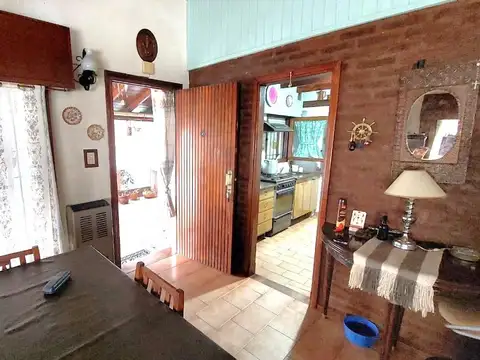 Casa 4 ambientes con 2 baños