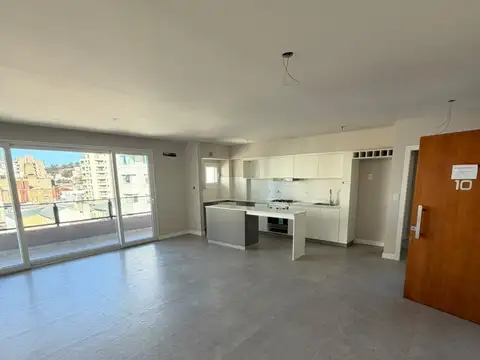DEPTO CENTRICO A ESTRENAR - 1° CATEGORIA - 5° PISO - 2 COCHERAS - SUM - BAULERA