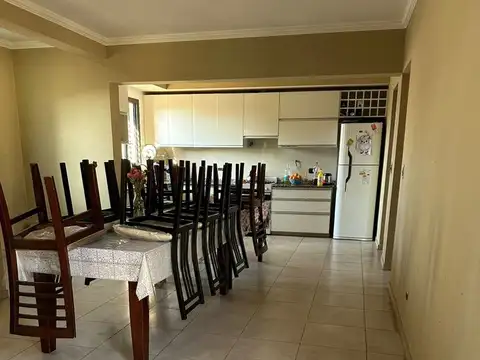 Casa 9 ambientes con 2 baños