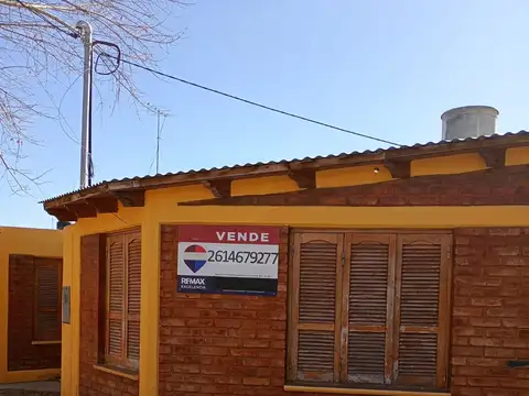 Casa 4 ambientes con 1 baño