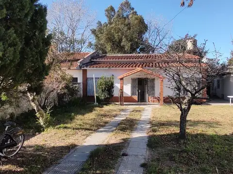 Casas en venta - 3 Dormitorios 2 Baños - 560Mts2 - Santa Teresita  