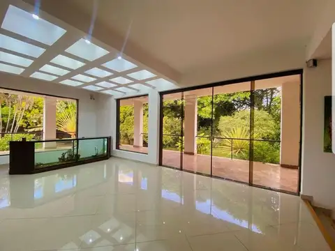 Casa 5 ambientes con 6 baños