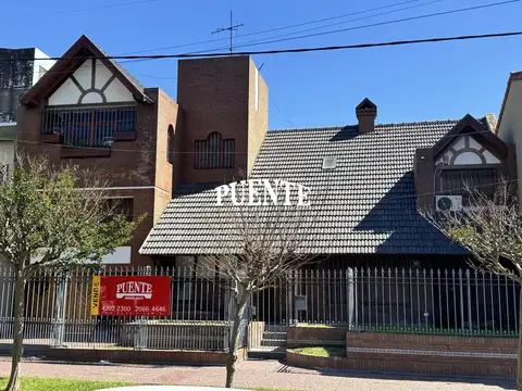Casa en Venta con 4 cocheras