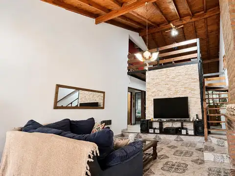 Casa 5 ambientes con 2 baños