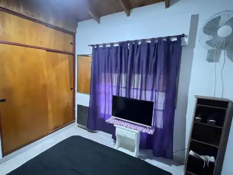 Casa de 3 Amb + 2 Dptos de 2 y 3 Amb c/u.- Ideal para inversor 