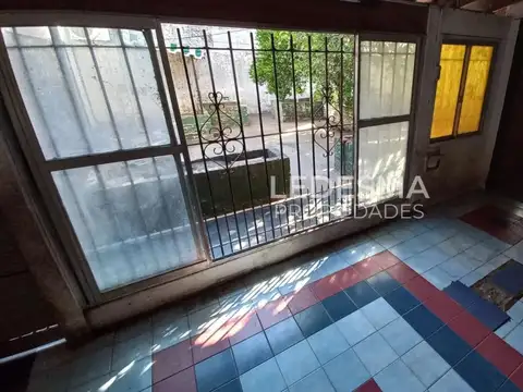 Depto Tipo Casa 4 ambientes con 2 baños