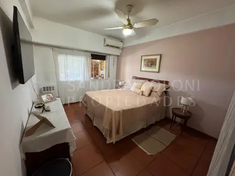 VENTA DE CASA CON PISCINA, QUINCHO, JARDÍN EN ADROGUÉ