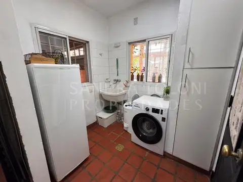 VENTA DE CASA CON PISCINA, QUINCHO, JARDÍN EN ADROGUÉ