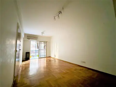 Dpto 2 amb al frente con balcón