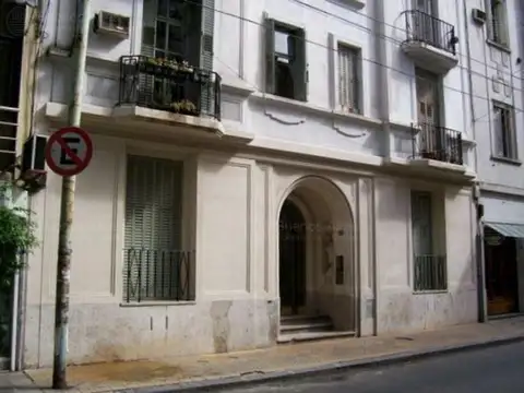 Departamento de 3 ambientes al frente en muy buena ubicación