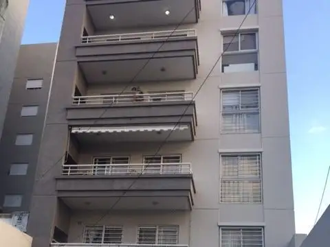 Departamento de 3 ambientes al frente con cochera, sum y bau