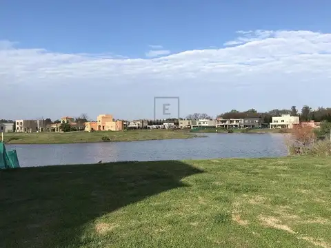 Lote a la laguna en venta, Barrio Cerrado, Escobar, G.B.A. Zona Norte