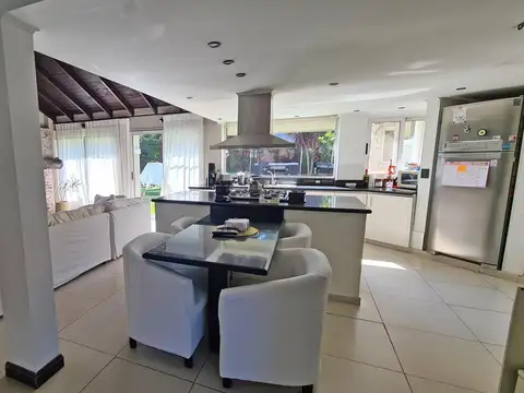 Excelente casa venta Country Banco Provincia