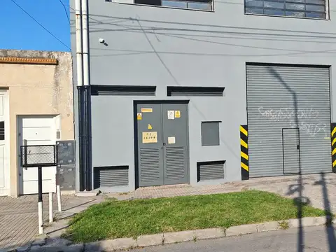Galpon en Alquiler 8  mts Frente