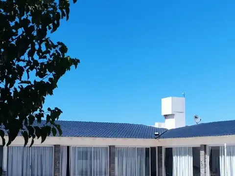 SALÓN DE EVENTOS CON PISCINA EN RODEO DEL MEDIO
