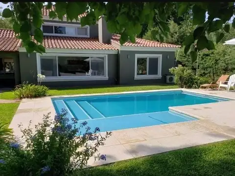 Casa 5 ambientes con 2 baños