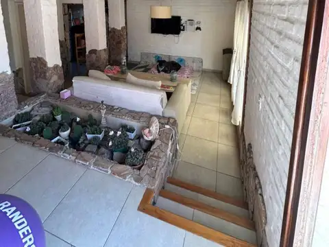 Casa 3 ambientes con 2 baños