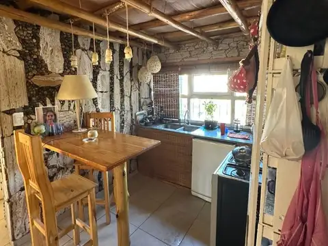 Casa 3 ambientes con departamento de 2 ambientes