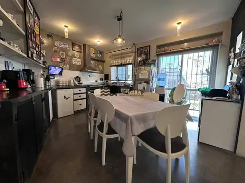 Depto Tipo Casa en Venta con 2 cocheras