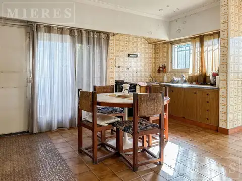 Casa en Venta con 3 cocheras
