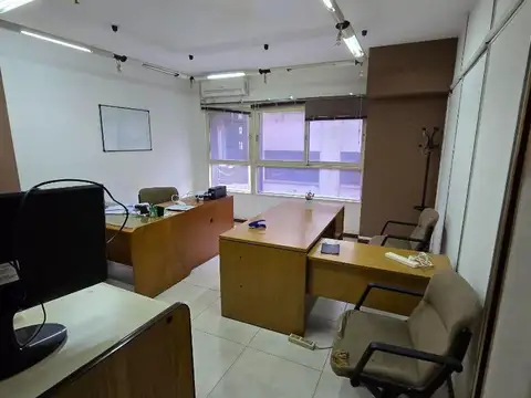 Amplio piso de oficinas + dos cocheras