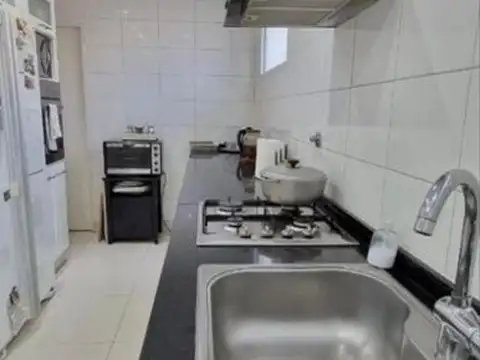 CASA DE CATEGORIA DE 5 AMBIENTES EN VENTA - HAEDO SUR