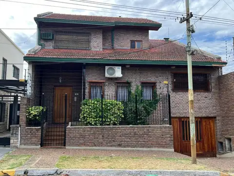 Casa PH 2 Plantas 4 Ambientes C/Garage Conesa 490 Quilmes