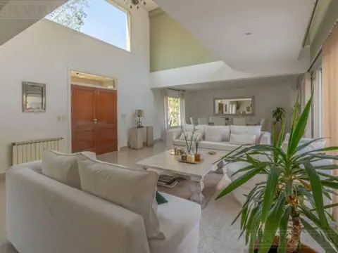 Casa en venta 3 suites en El Portillo