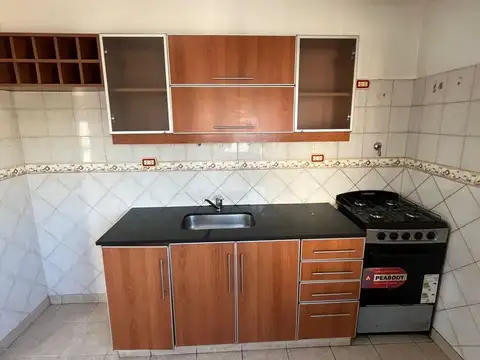 ALQUILER - VILLA MADERO - DEPARTAMENTO DE 3 AMBIENTES CON PATIO - 1°PISOPOR ESCALERA