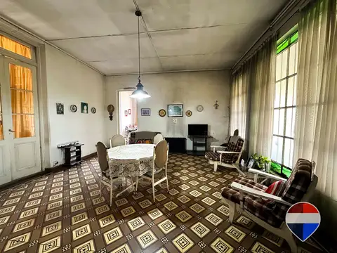 Casa en Venta con 2 cocheras