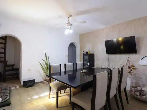 Casa en Venta con 2 cocheras