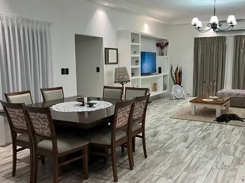 EXCLUSIVA CASA CON PSCINA EN FINCAS SAN VICENTE SPORTING