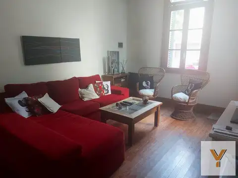 Casa en venta - 3 Dormitorios 2 Baños - 190Mts2 - Monte Castro, Floresta