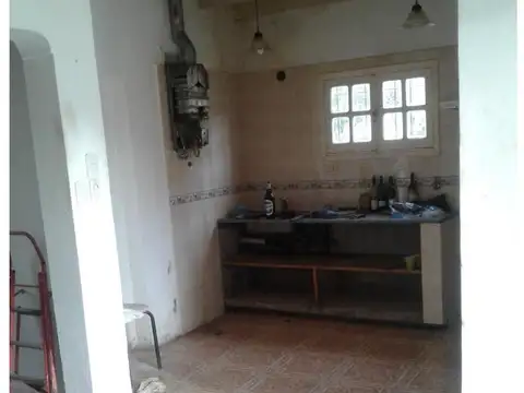 Linda casa en calle Héroes de Malvinas y 64.