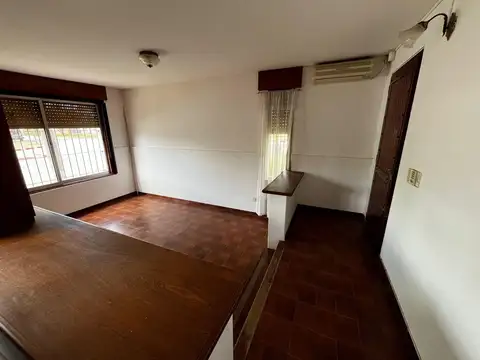 Casa 12 ambientes con 3 baños