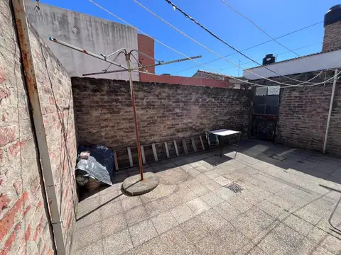 Departamento 2 amb. con patio Alquiler en Lanús E.